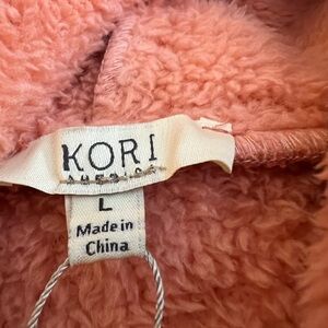 New without tags Made by Kori!  Cozy Peach Fleece with Pockets.